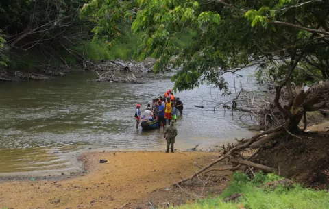 Trasladan cuerpos de migrantes que se enfrentaron a Senafront