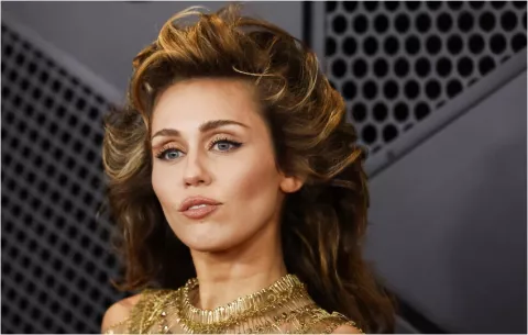 Miley Cyrus es demanda por copiar partes de un tema de Bruno Mars