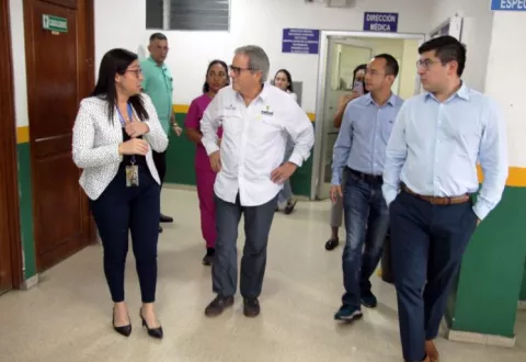 Autoridades de salud inspeccionan centros médicos de la región Metropolitana