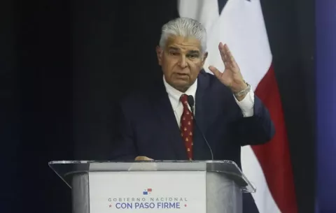 Mulino ordena derogación urgente de decretos que reservaban información sobre arbitrajes