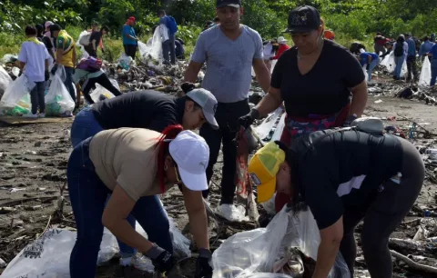 Limpieza de playas para proteger los océanos, recolectan 30 toneladas de desechos en Costa del Este