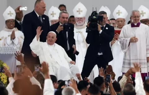 Papa se despide de Indonesia relanzando el diálogo con el islam