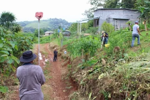 Presentan propuesta de ley para legalizar invasiones de terrenos