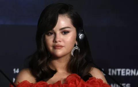 Selena Gómez no descarta adoptar o la gestación subrogada