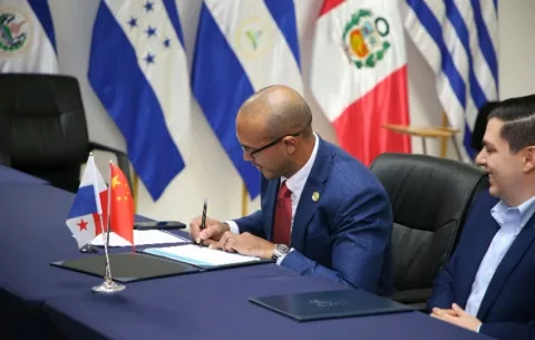 Panamá y la Autoridad Portuaria de Shenzhen suscriben un acuerdo de cooperación