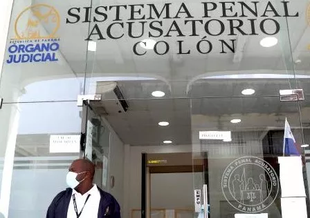 Tío “loco” golpea a sus sobrinas con objeto de metal y muerde a una de ellas