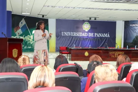Avanza concurso para direcciones regionales de educación