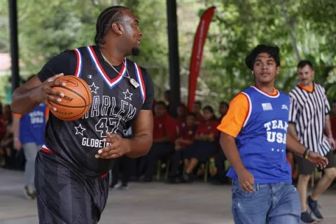 Trotamundos de Harlem alegran a los atletas de las Olimpiadas Especiales en Panamá
