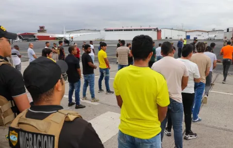 Aumentarán vuelos de deportaciones y expulsiones de migrantes irregulares