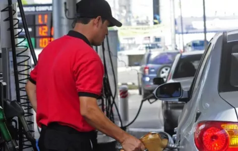 Precios de los combustibles subirán a partir del viernes 
