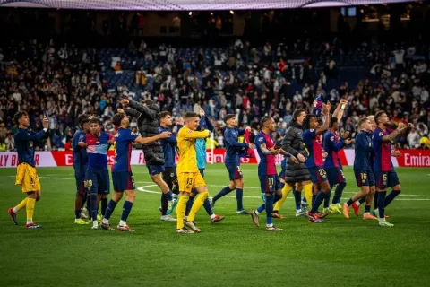 Barcelona golea al Real Madrid en el Clásico de La liga