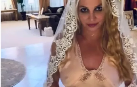 Britney Spears reveló Instagram que se casó con ella misma