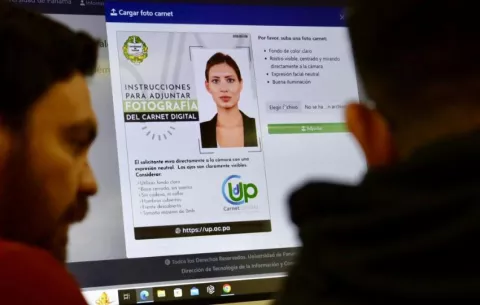 Universidad de Panamá lanza carnet digital estudiantil