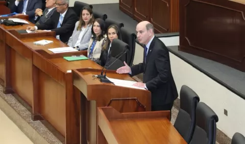 Felipe Chapman presentó  ante la Asamblea Nacional 'medidas económicas prudentes'