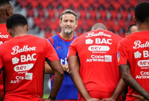 Christiansen dirigiendo a Panamá y sus números ante Estados Unidos