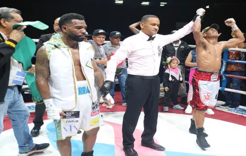 'El Científico' Núñez vence a Jezreel Corrales; Miniel se impone a 'La Pantera' Martínez en KO al Cáncer
