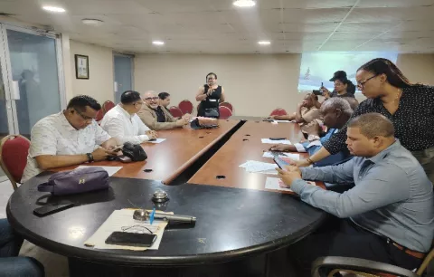 Delincuentes de Puerto Escondido en Colón amenazan a personal de Control de Vectores 