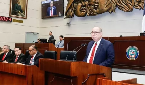 Denuncian a Lau Cortés por desabastecimiento de medicinas