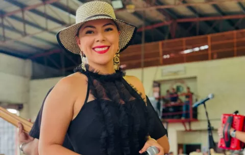 Doralis Mela desea en un futuro vivir de la música