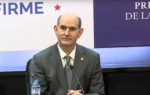 Ministro Chapman: 'No se contempla aumento de impuestos'
