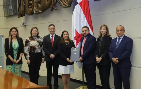 Asamblea ratifica la designación de Grettel Villalaz como procuradora de la Administración