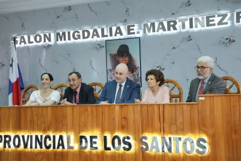 En la Gobernación de Los Santos rinden homenaje adestacado educador de Las Tablas