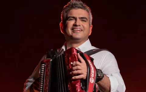 ¡Sigue casado! Jhonathan Chávez negó los rumores de divorcio