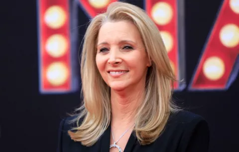 Lisa Kudrow protagoniza una nueva comedia negra de Netflix