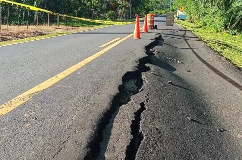 Carretera de Atalaya hasta Mariato en Veraguas con hundimientos y rajaduras 