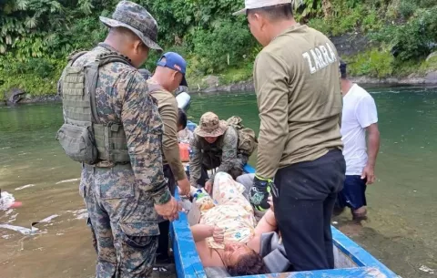 Senafront rescata a migrante herida en la selva de Darién