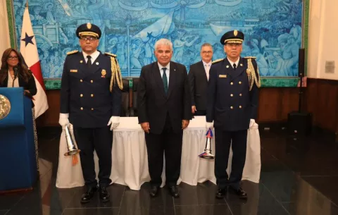 Mulino entrega el mando a las nuevas autoridades del Cuerpo de Bomberos 