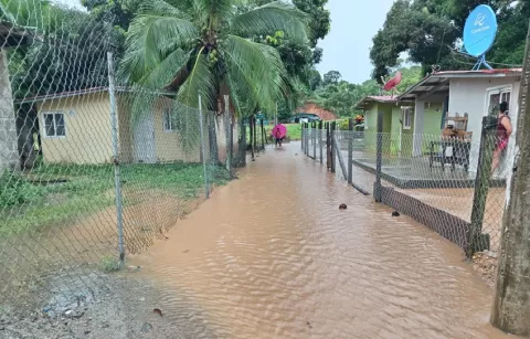 Unas 20 familias afectadas por las inundaciones en Nombre de Dios