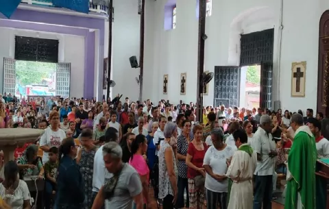 Miles de feligreses llegan a la cita con el Cristo Negro de Portobelo 