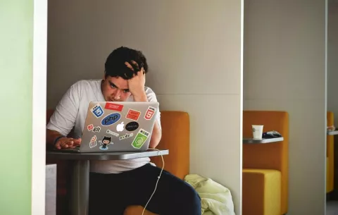 Panameños no tienen éxito al intentar negociar su salario