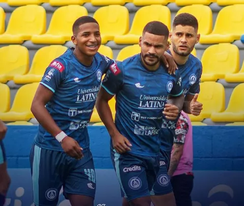 Veraguas y Universitario luchan por la 'liguilla' en la LPF