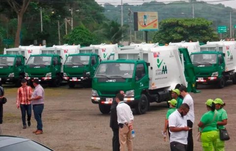 Camiones de la  Autoridad de Aseo Urbano y Domiciliario fueron reparados por menos de $180