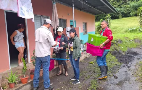 Despachan ayuda humanitaria hacia provincias afectadas por las inundaciones