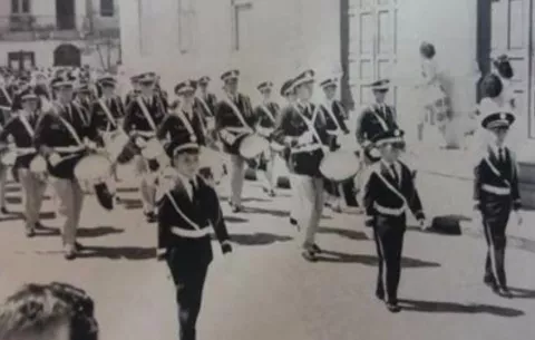 Banda de guerra del Colegio De La Salle, pionera marcando el ritmo en las fiestas patrias