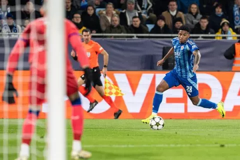 Slovan Bratislava, de Blackman, cae ante Dinamo Zagreb en la Champions 