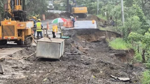Colapsa vía que conecta los distritos de Ocú y las Minas en Herrera