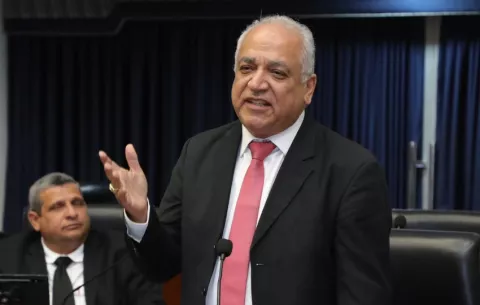 Camacho pide a la Asamblea asumir su rol en las reformas a la CSS