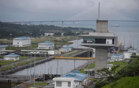 Canal de Panamá evalúa la construcción de un gasoducto para diversificar sus servicios