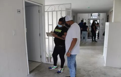 Realizan operativo para entregar citaciones de desalojo en Ciudad Esperanza