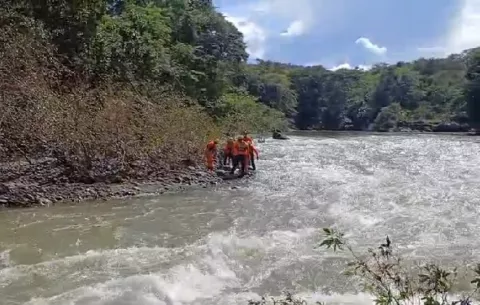 Hallan el cuerpo de un hombre que fue arrastrado por la corriente del Río Chico en Natá