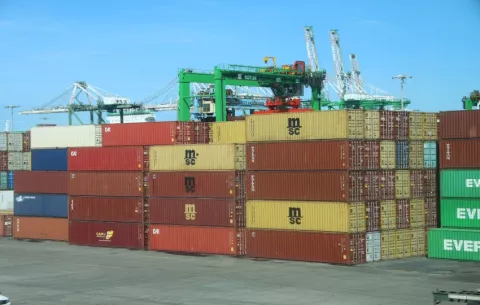 Aumenta  movimiento de contenedores en puertos nacionales