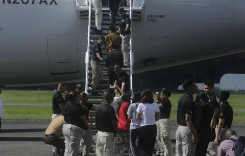 Deportan a 133 indios y vietnamitas que cruzaron el Darién para llegar hasta EE.UU.