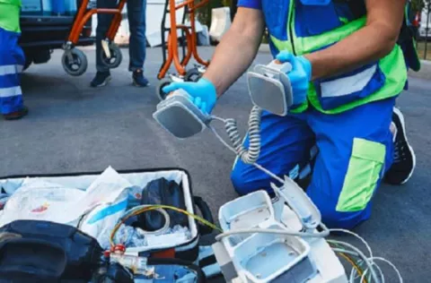 Multas de hasta 5,000 dólares por incumplir con el uso de los desfibriladores 