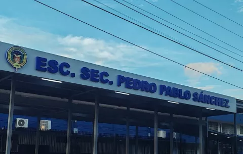 ¡Terror! Hombre armado roba dinero y celulares en cafetería del Colegio Pedro Pablo Sánchez 