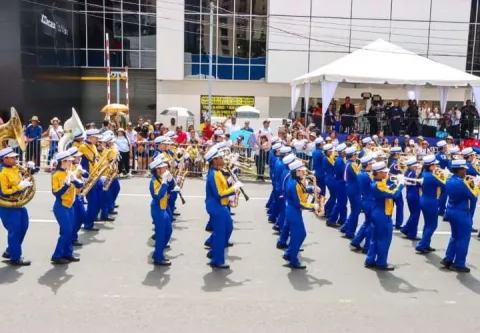 Varias escuelas no participarán en el desfile de Colón