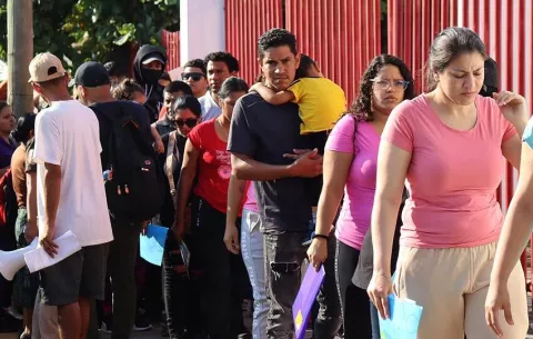 Cónsul de Honduras pide a sus connacionales evitar las caravanas migrantes en la frontera sur de México